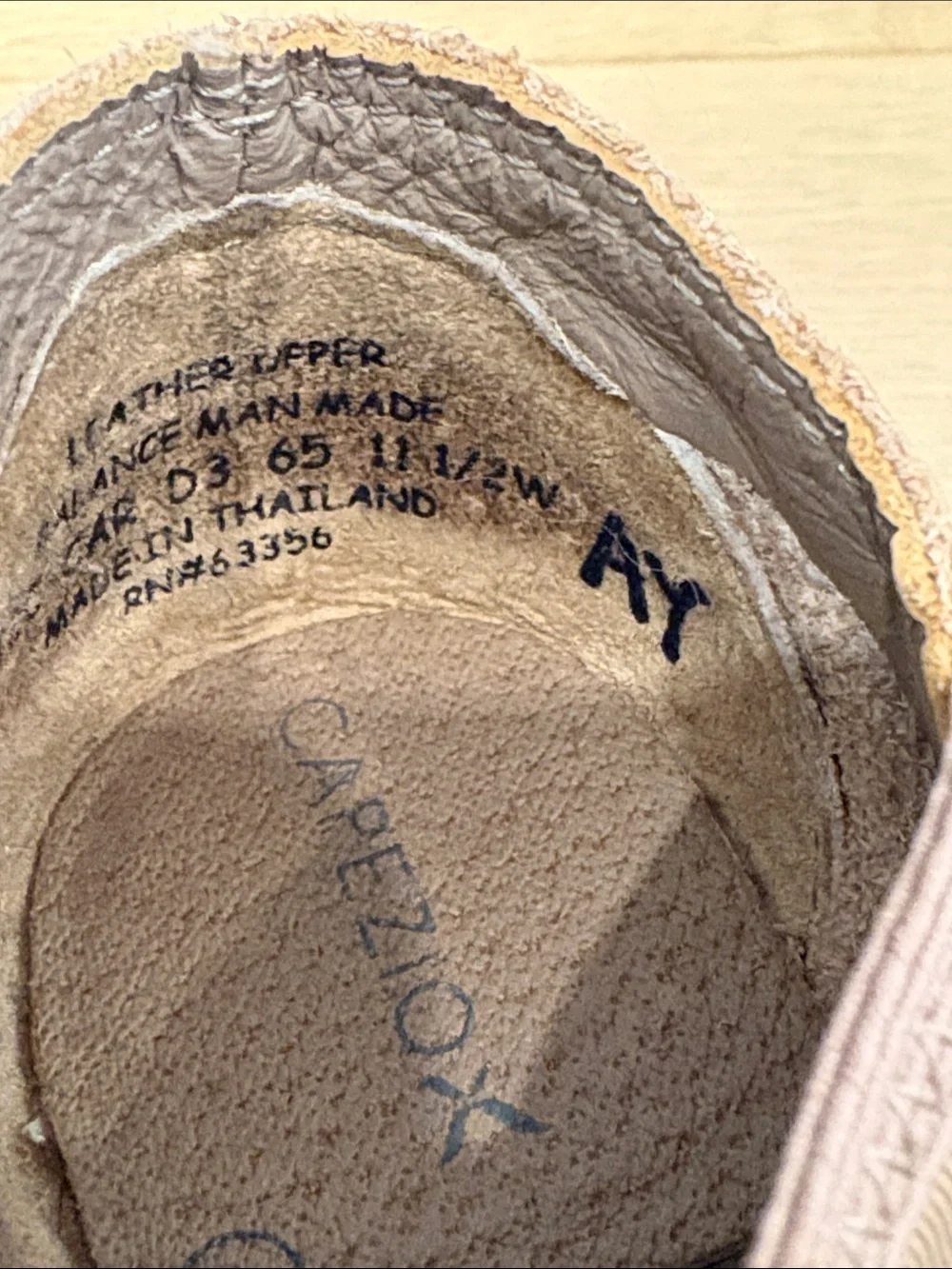 Capezio Kids Tan Jazz Shoes Size 11.5W